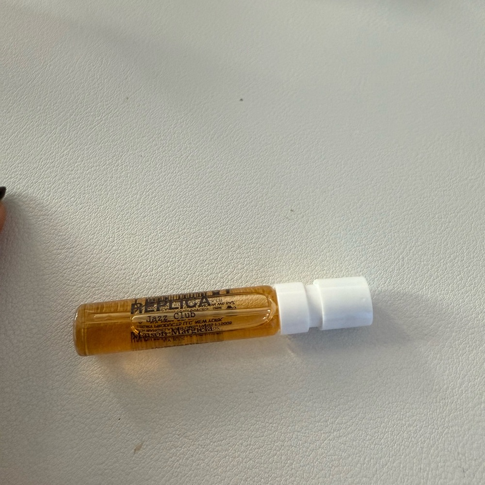 Assorted Perfume Sample Vials - Picture 7 of 16